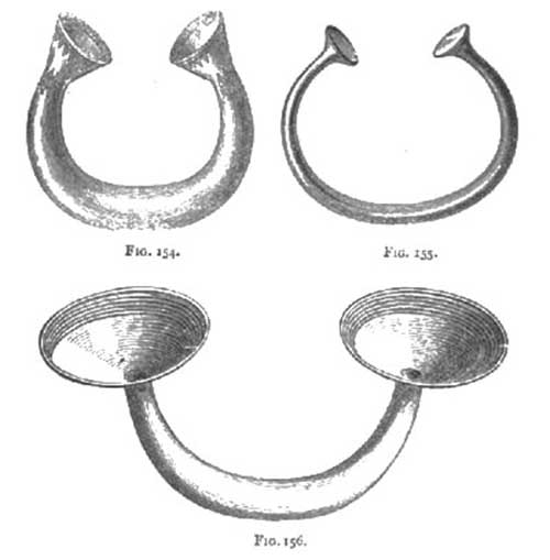 Examples of gold bunne-do-at or fibula